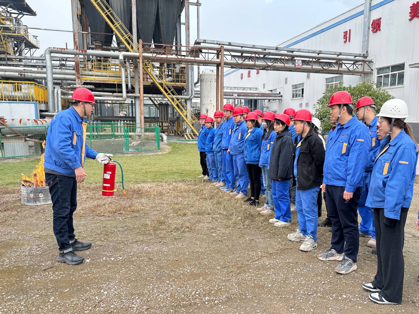 消防演练2.jpg 消防演练2.jpg